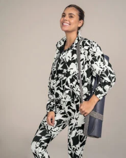 Quick Dry Active Jacket With Front Pocket -Leonisa Sale Store 195404 016 1200X1500 4