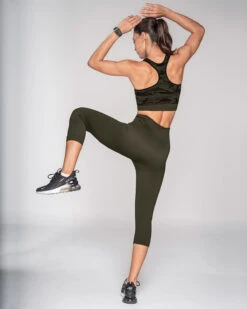 Seamless Capri LeggingQuick-Dry For Extra Breathability -Leonisa Sale Store 195558P 695 1200X1500 2